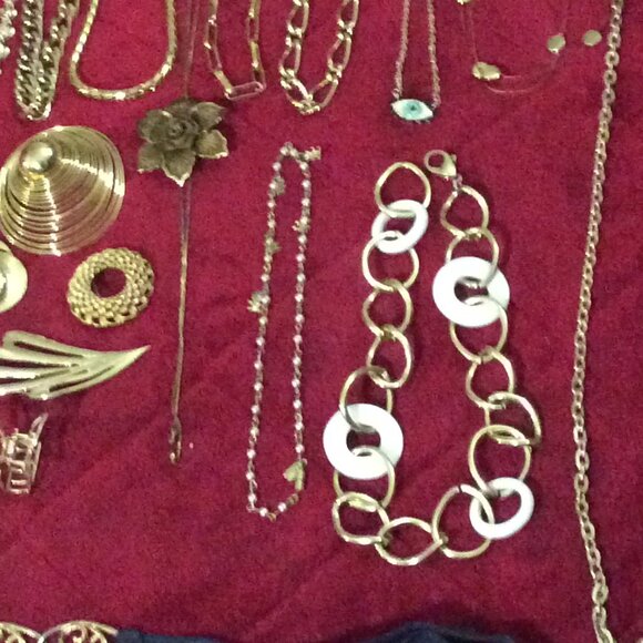 48 - Piece Lot of Gold Tone Vintage & Retro Jewelry **Last Lot** - Picture 6 of 16